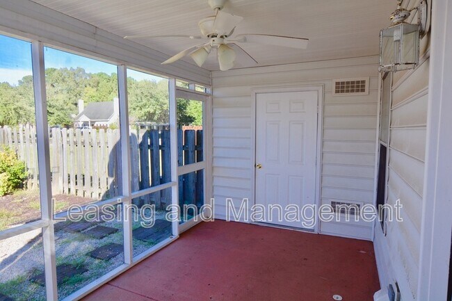 Building Photo - 3387 Queensgate Way