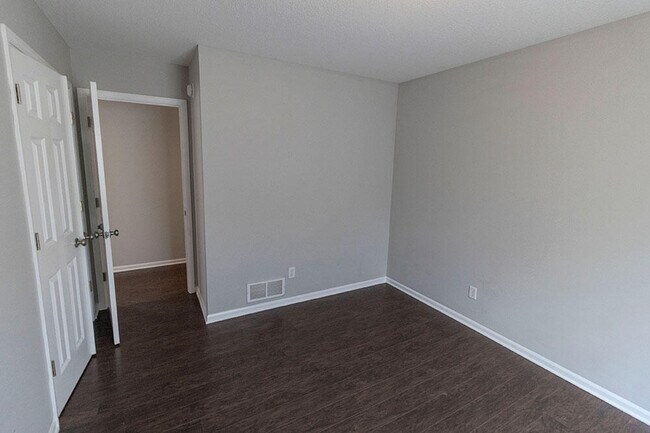 Building Photo - 1871 Field St