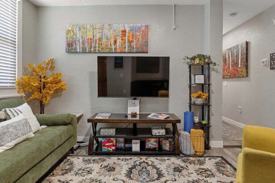 Building Photo - 2490 Main St