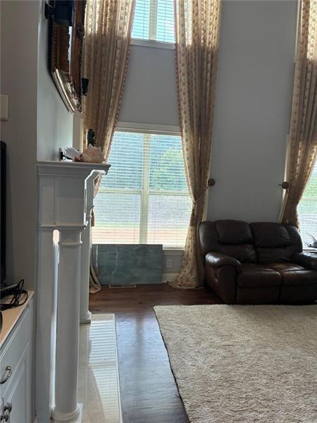 Building Photo - 1880 Manor View