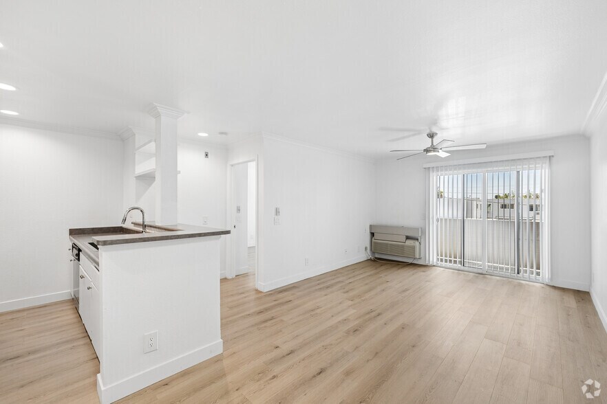1BR, 1BA - 602SF - Living Room - HAVEN WARNER CENTER