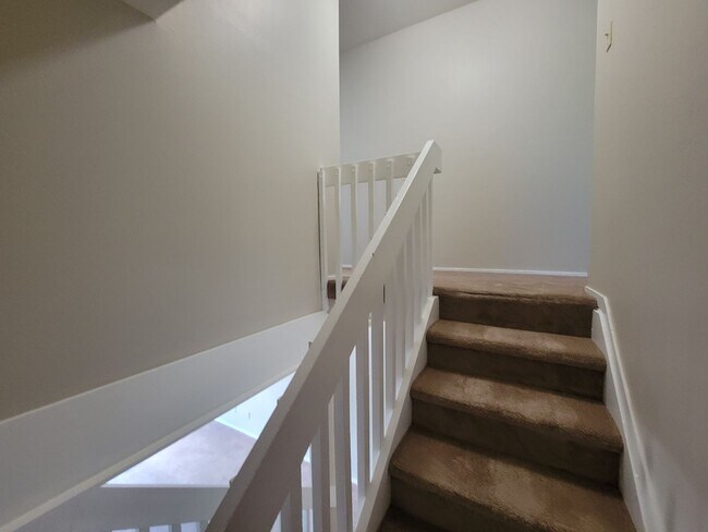 Building Photo - 2 Bedroom, 1 Bathroom Condo located in Max...