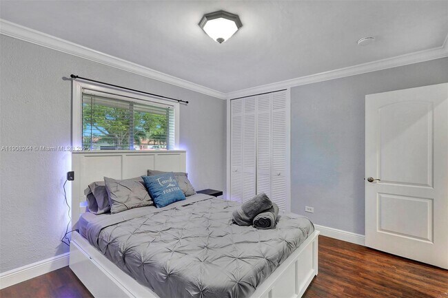 Building Photo - 1804 SW 102nd Ct