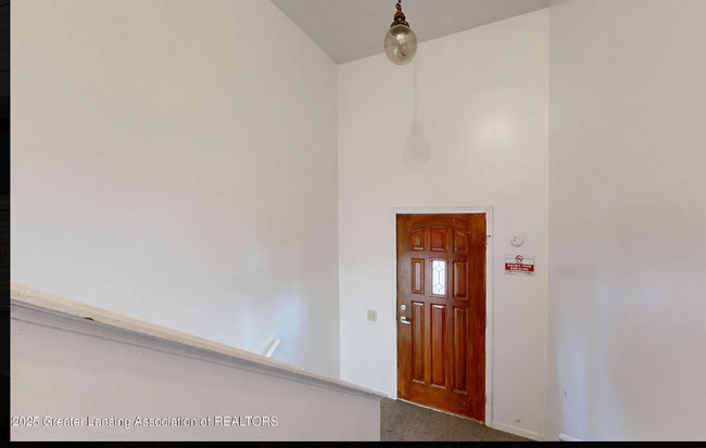 Building Photo - 3117 Holiday Dr