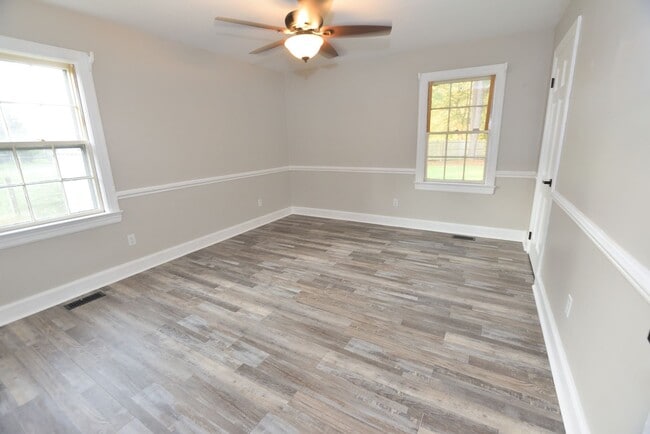 Building Photo - 9906 Red Oak Blvd