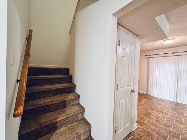 Building Photo - 904 Grand Arbre Dr