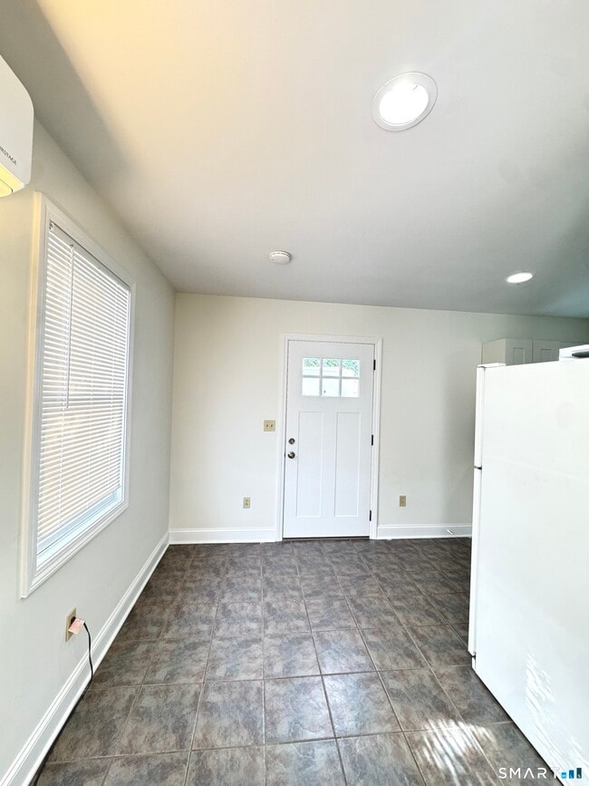 Building Photo - 93 New Canaan Ave