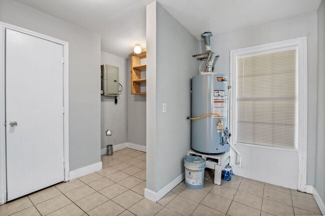 Building Photo - Great 3 Bedroom Single Family in Angleton