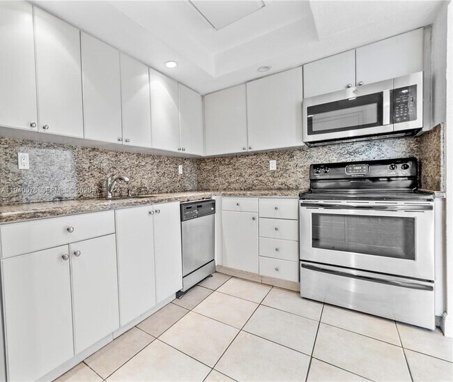 Building Photo - 8650 SW 109th Ave