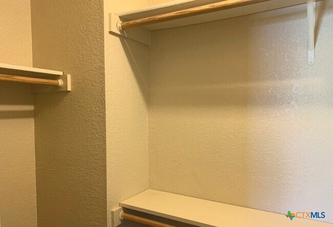 Building Photo - 3405 Carpet Ln