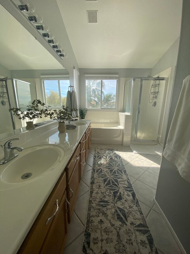 Building Photo - 4 Bedroom Home in Summerlin with Pool