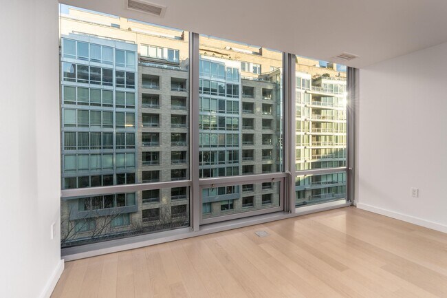 Building Photo - 1110 23rd St NW