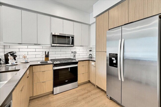 Building Photo - 593 Camino De La Reina