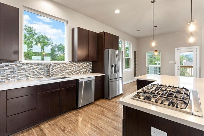 Building Photo - 4525 Beacon Hill Dr