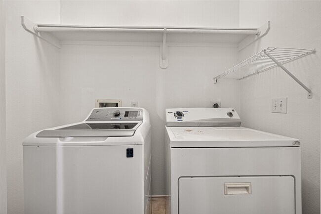 Building Photo - 6807 Lauderwick Ct