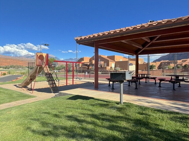 Building Photo - 3862 Desert Willow Cir