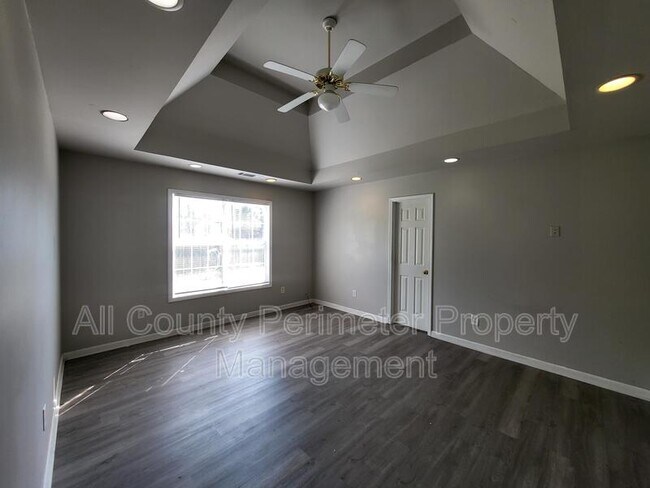 Building Photo - 704 White Dove Dr