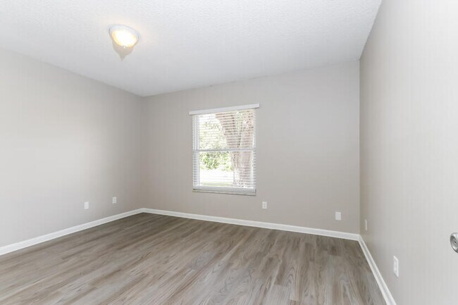 Building Photo - 2449 SE Aneci St