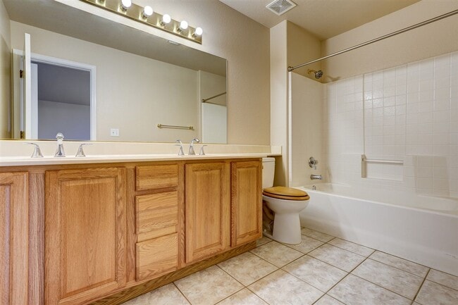 Building Photo - 4150 N Viewpoint Dr