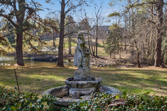 Building Photo - 594 Lake Haven Dr