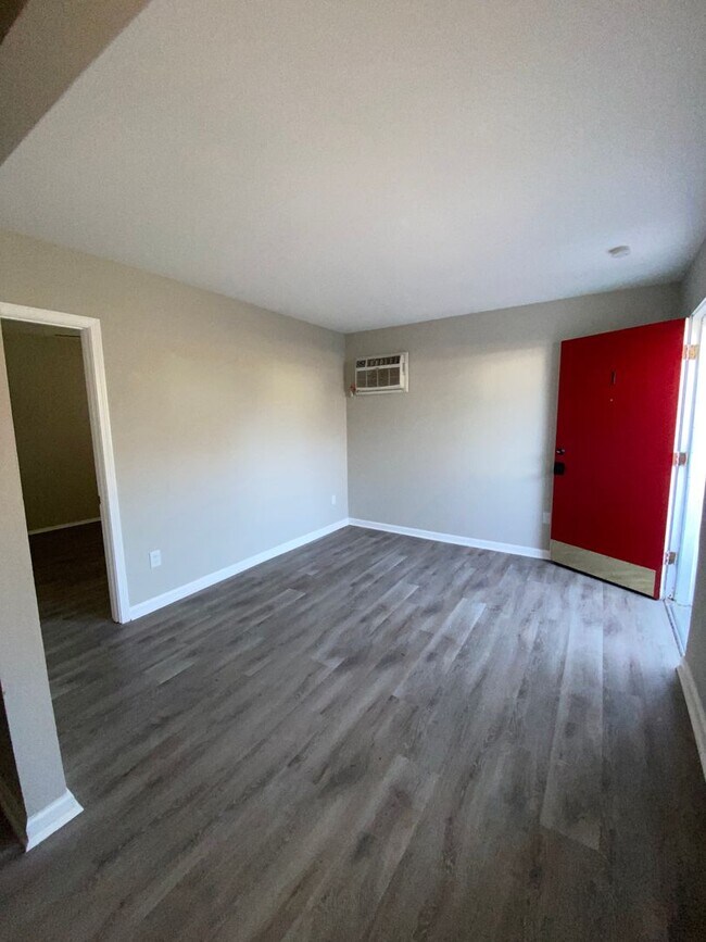 Building Photo - Newly Renovated All Electric 1 Bedroom in ...