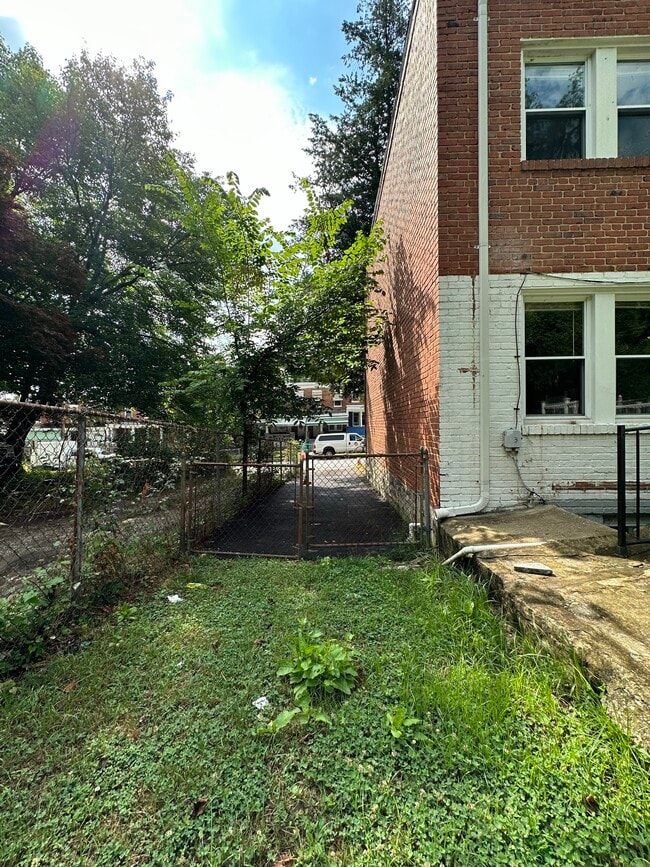 Building Photo - 56 S Monastery Ave