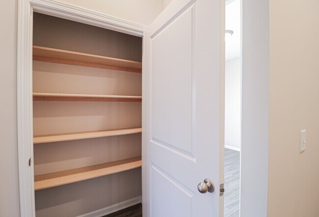 Building Photo - 2336 E Cheyenne Ct