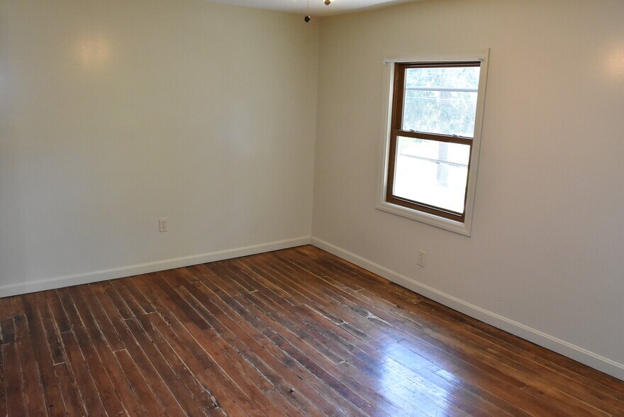 Building Photo - 539 North St