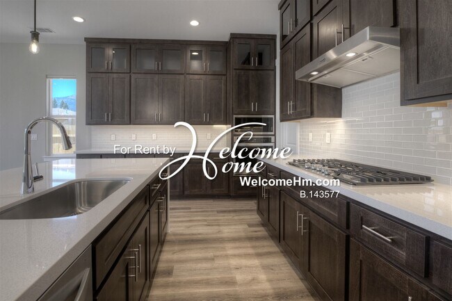 Building Photo - 262 Commodore Dr