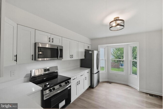 Building Photo - 2846 Schoolhouse Cir