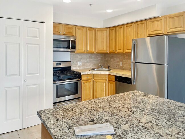 Building Photo - 8913 Riverside Pl