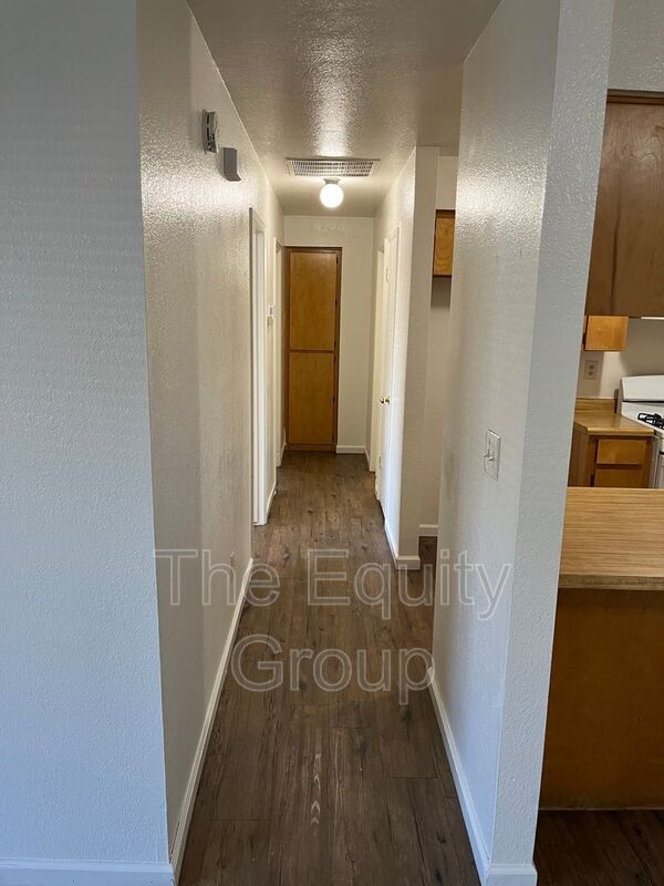 Building Photo - 206 E Mill Ave