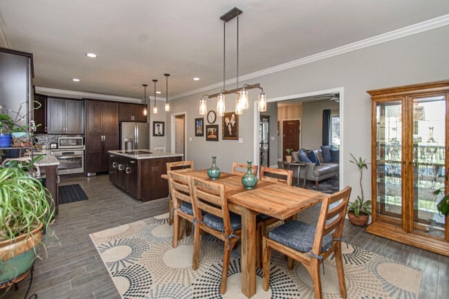 Building Photo - Spacious Home with Hot Tub, Fenced Yard an...