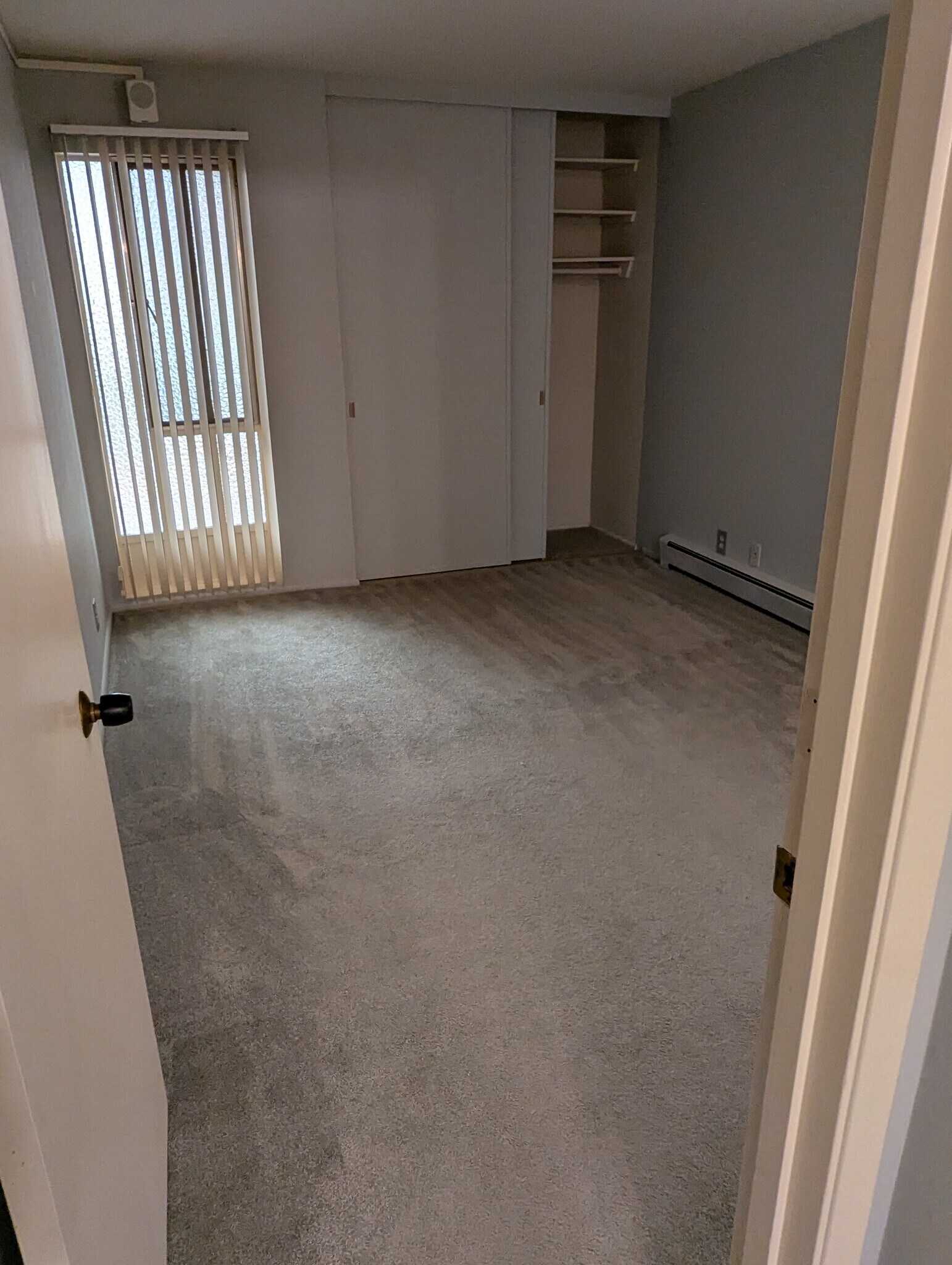 Building Photo - 922 100th Ave NE