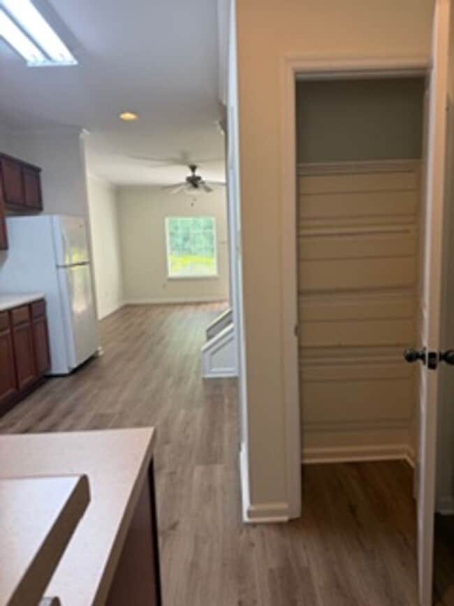 Building Photo - Knoxville Lovell Road Area 3 Bedroom 2.5 Bath with Garage Lawn Maintenance and Trash Pick up incl...