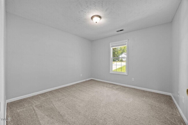 Building Photo - 450 Main St