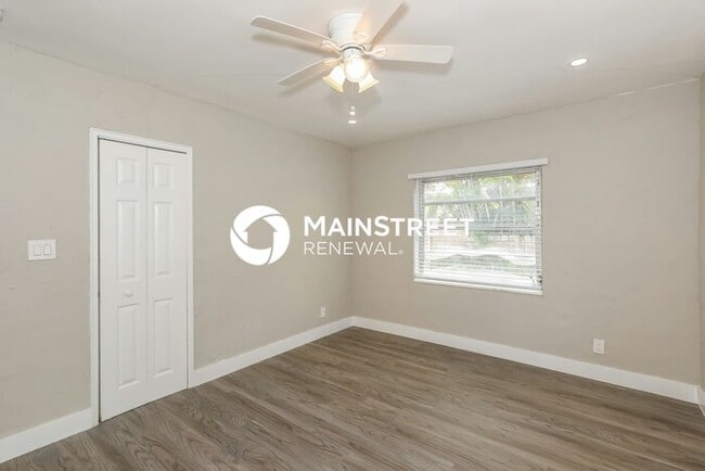 Building Photo - 2 Bedroom Pet-Friendly Home in Hollywood, ...