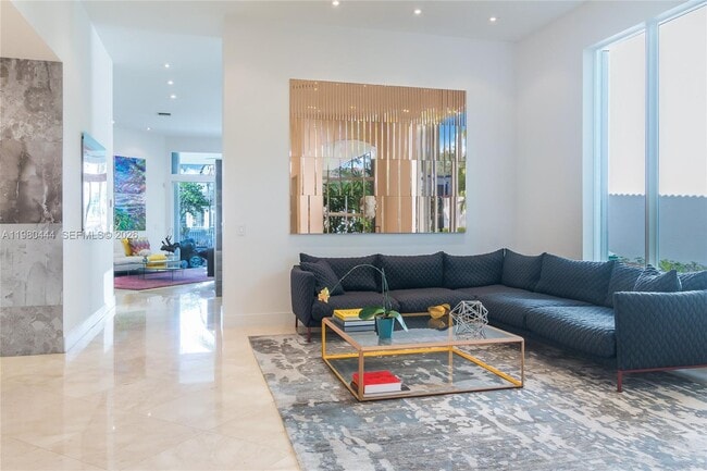 Building Photo - 1651 NE 196th St