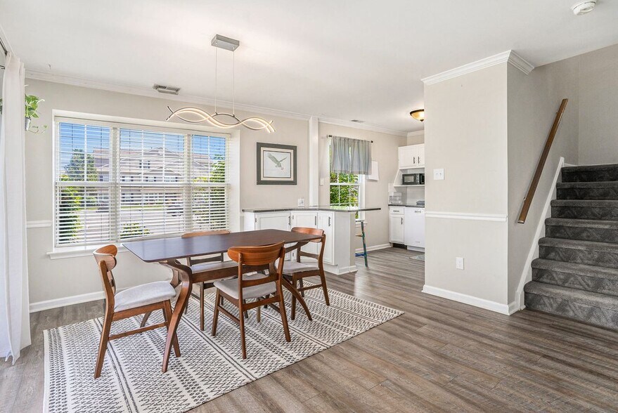 Building Photo - 5905 Drawbridge Ct