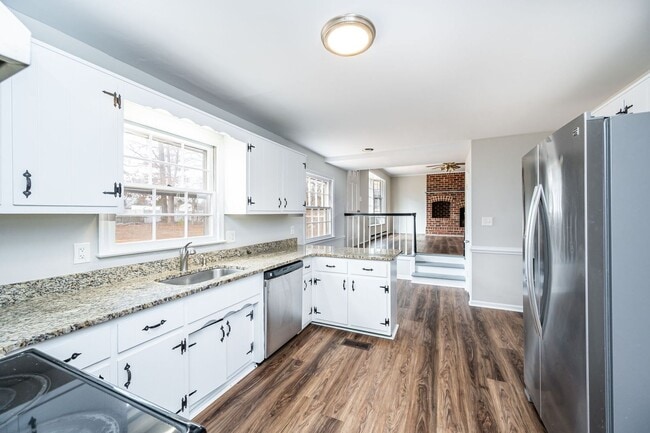 Building Photo - Beautiful Hopewell Move In Ready Home!