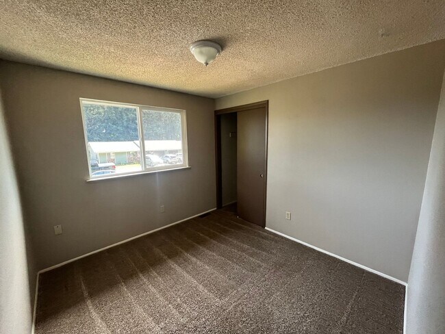 Building Photo - 11080 N Skagit St