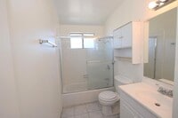 Building Photo - Popular Victoria Avenue Penthouse