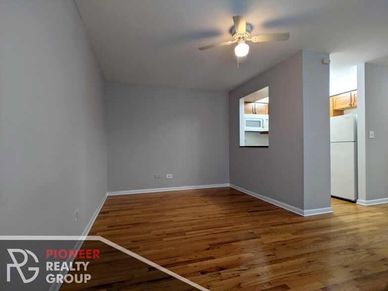 Building Photo - 524 W Oakdale Ave