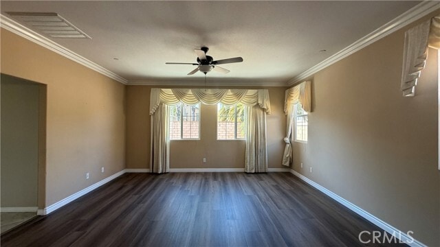 Building Photo - 9549 Seasons Dr