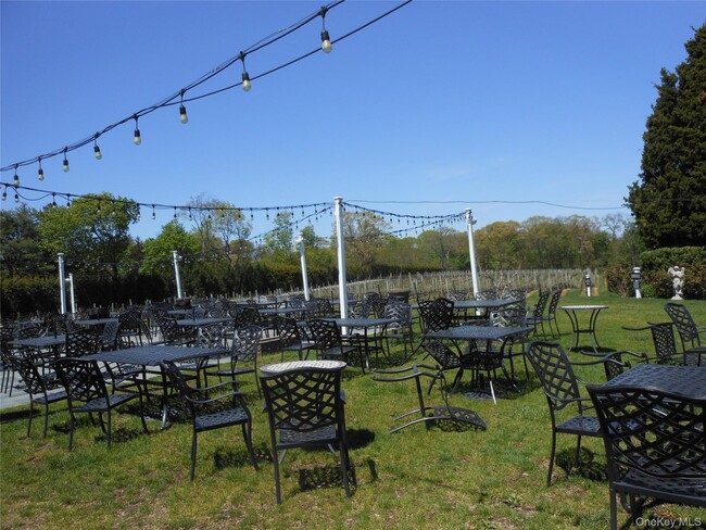 Building Photo - 47 Monroe St