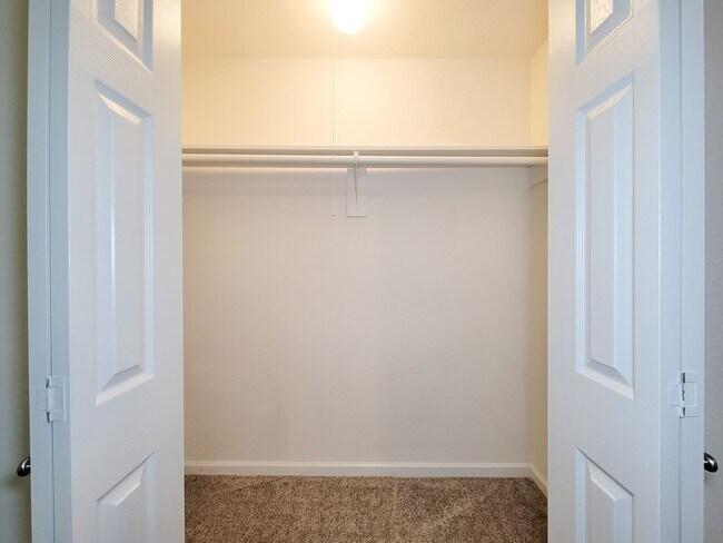Building Photo - BEAUTIFUL REMODELED 3 BEDROOM 2 BATH WITH ...