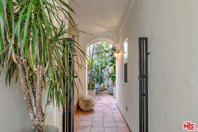 Building Photo - 6442 Lunita Rd