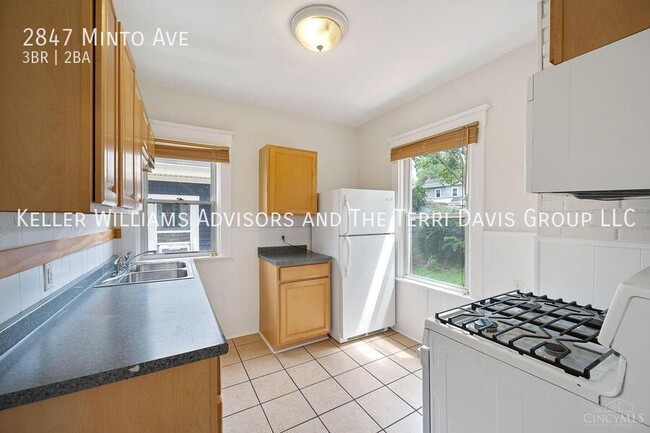 Building Photo - 2847 Minto Ave