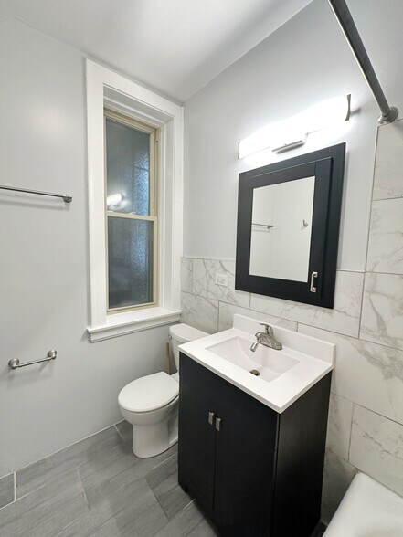 Building Photo - 4859 N Kenneth Ave
