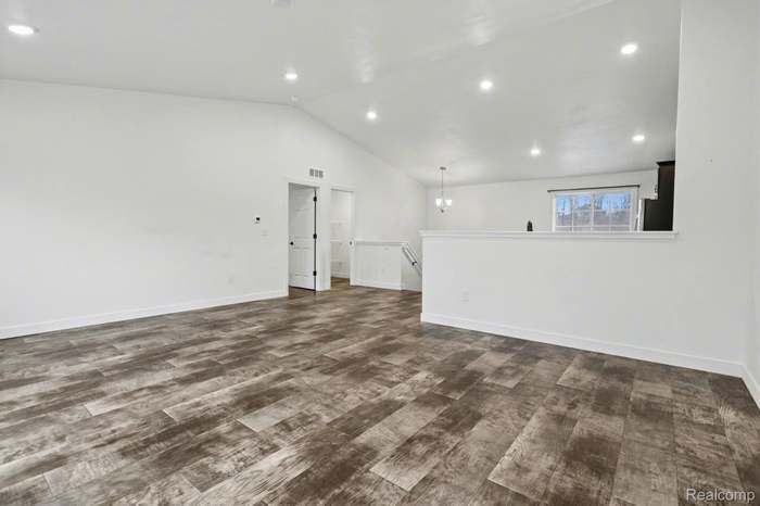 Building Photo - 529 Swan River Dr